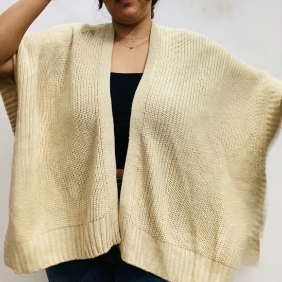 Forever 21 Kaftaan Winter Shrug - Picture 3 of 4